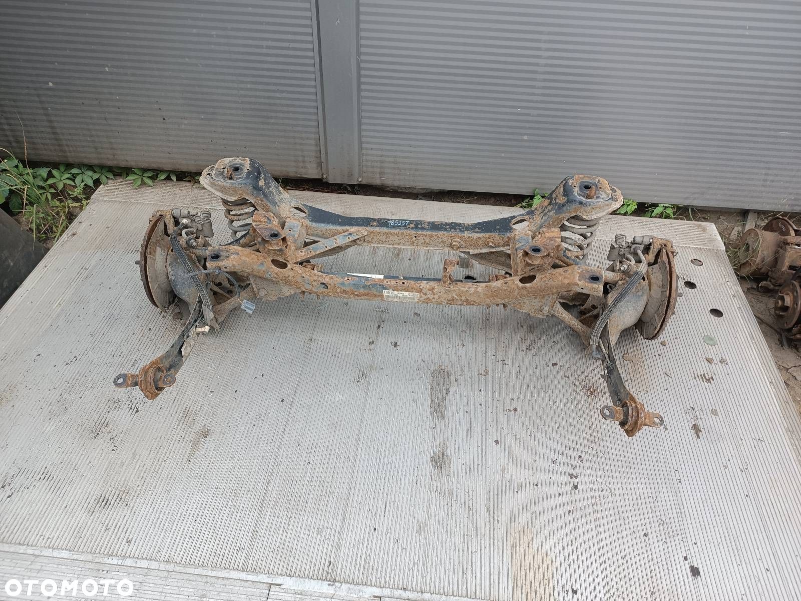 BELKA OŚ ZAWIESZENIA TYŁ FORD FOCUS MK2 KOMBI - 1