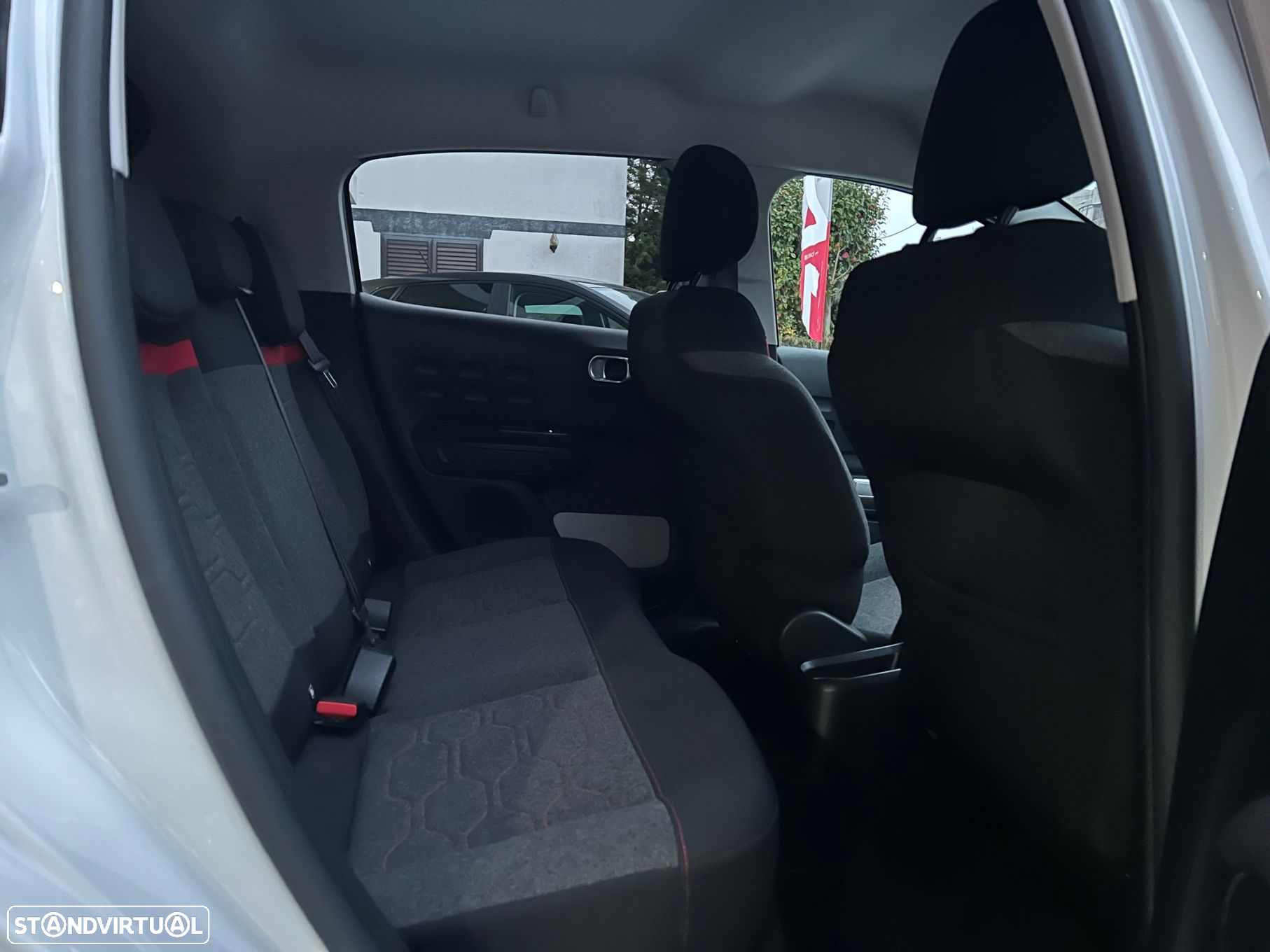 Citroën C3 1.2 PureTech Shine - 21