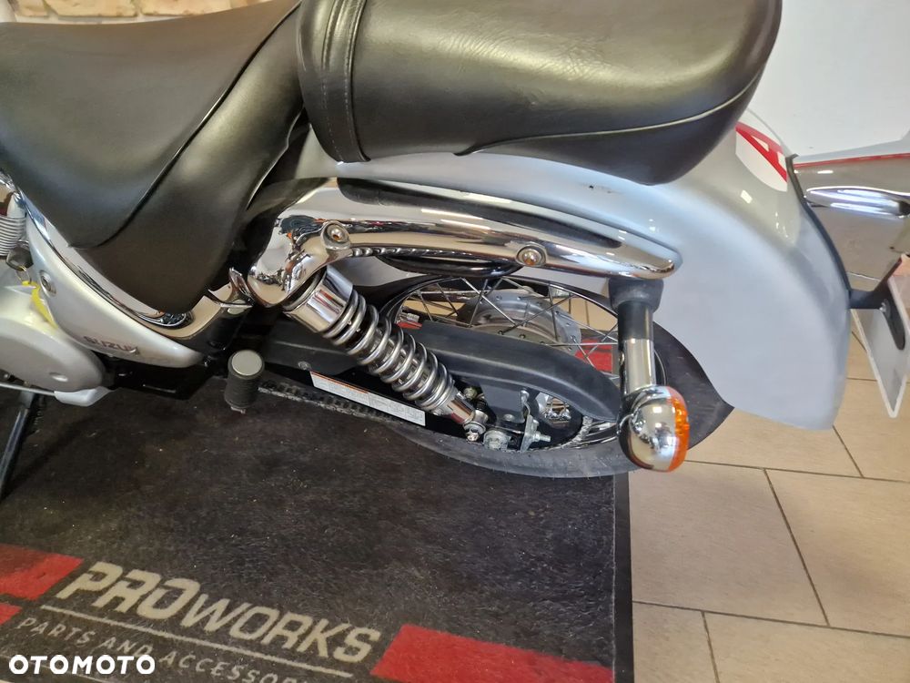Suzuki Intruder - 11