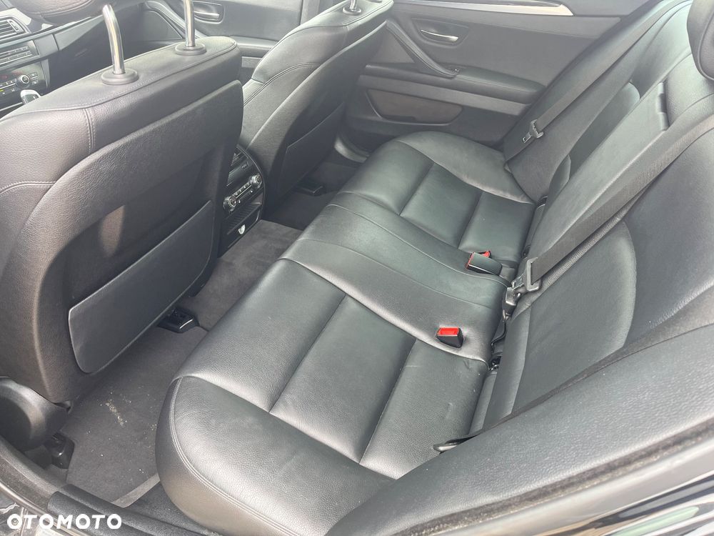 BMW Seria 5 530d Sport-Aut Luxury Line - 7