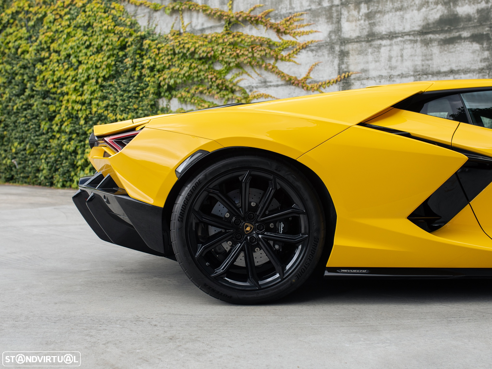 Lamborghini Revuelto - 19