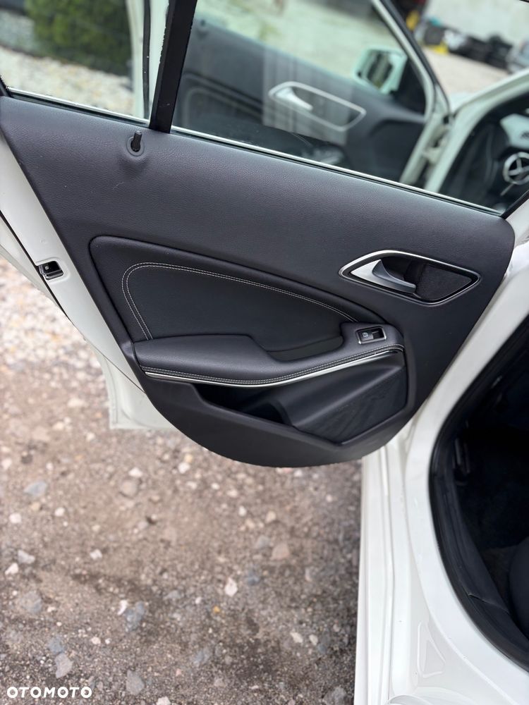 Mercedes-Benz Klasa A 180 BlueEfficiency Edition - 29