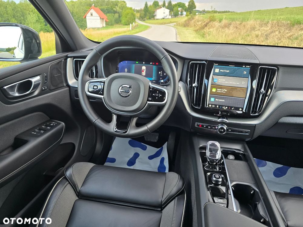 Volvo XC 60 B5 B AWD Plus Dark - 28