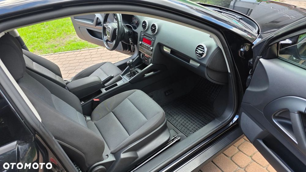 Audi A3 3-drzwiowe 1.6 TDI DPF Attraction - 36