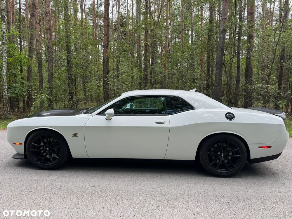 Dodge Challenger - 2
