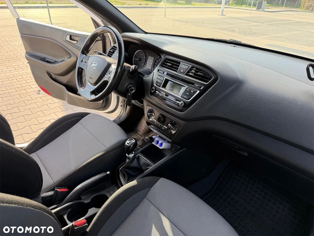 Hyundai i20 1.2 Comfort - 11