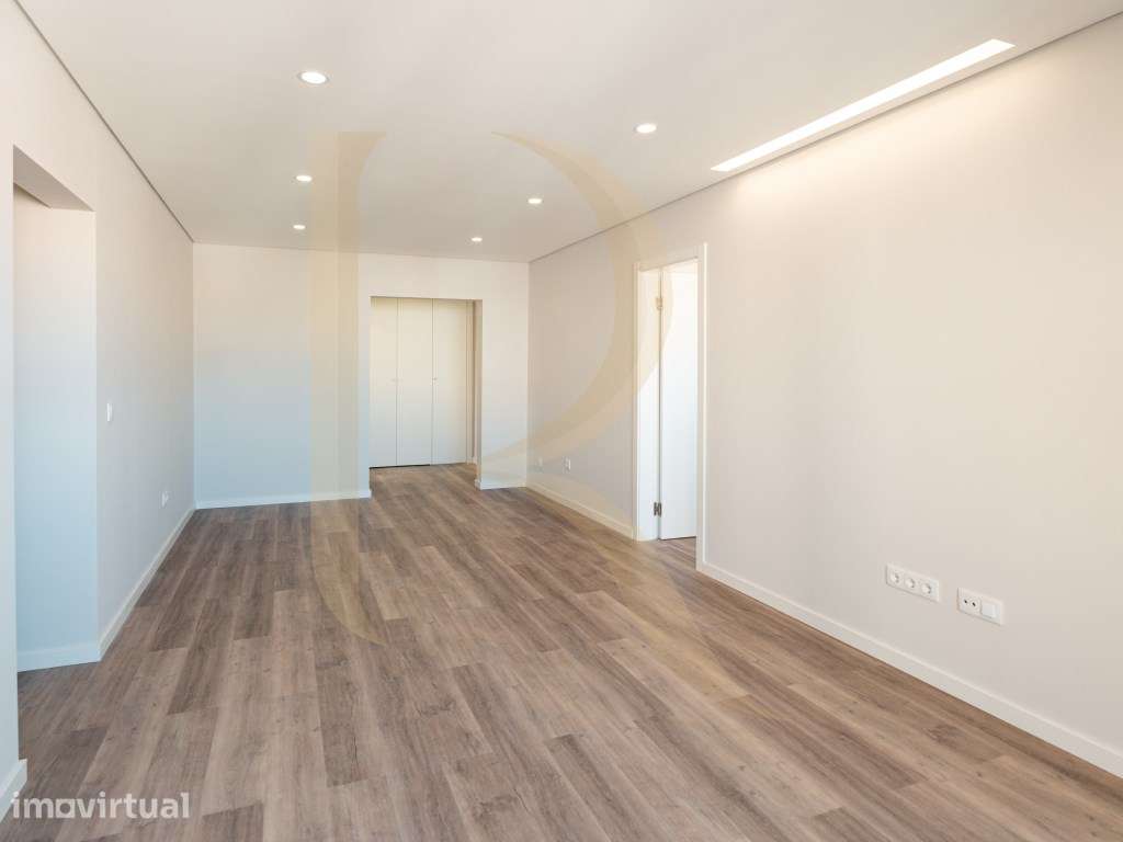Excelente apartamento T3 com elevador e arrecadação em Corroios - M... - Grande imagem: 5/18
