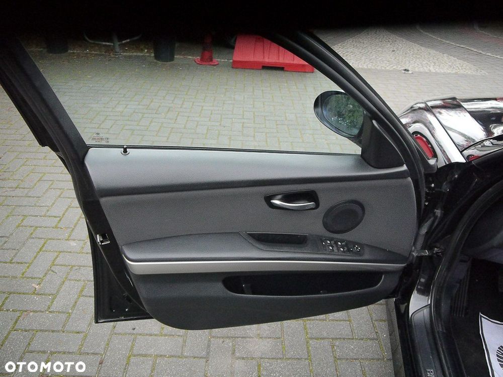 BMW Seria 3 320i - 28