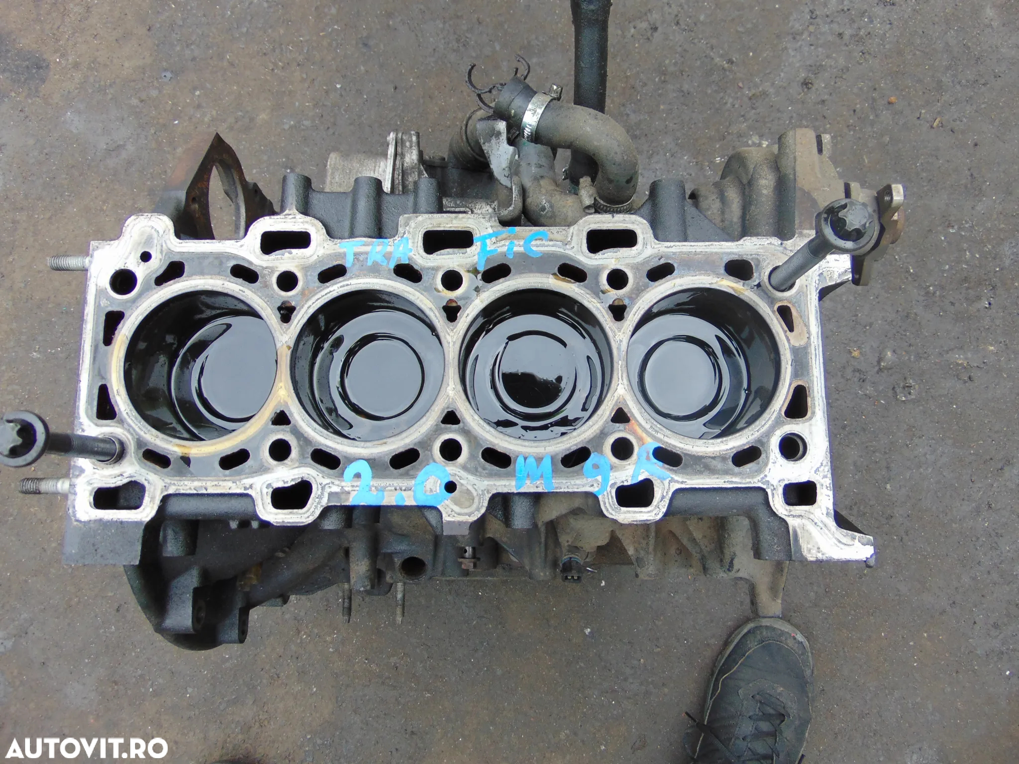 Bloc motor Renault Trafic 2.0 Opel Vivaro bloc motor ambielat vibrochen pistoane biele 2.0 euro 5 euro 5 M9R - 2