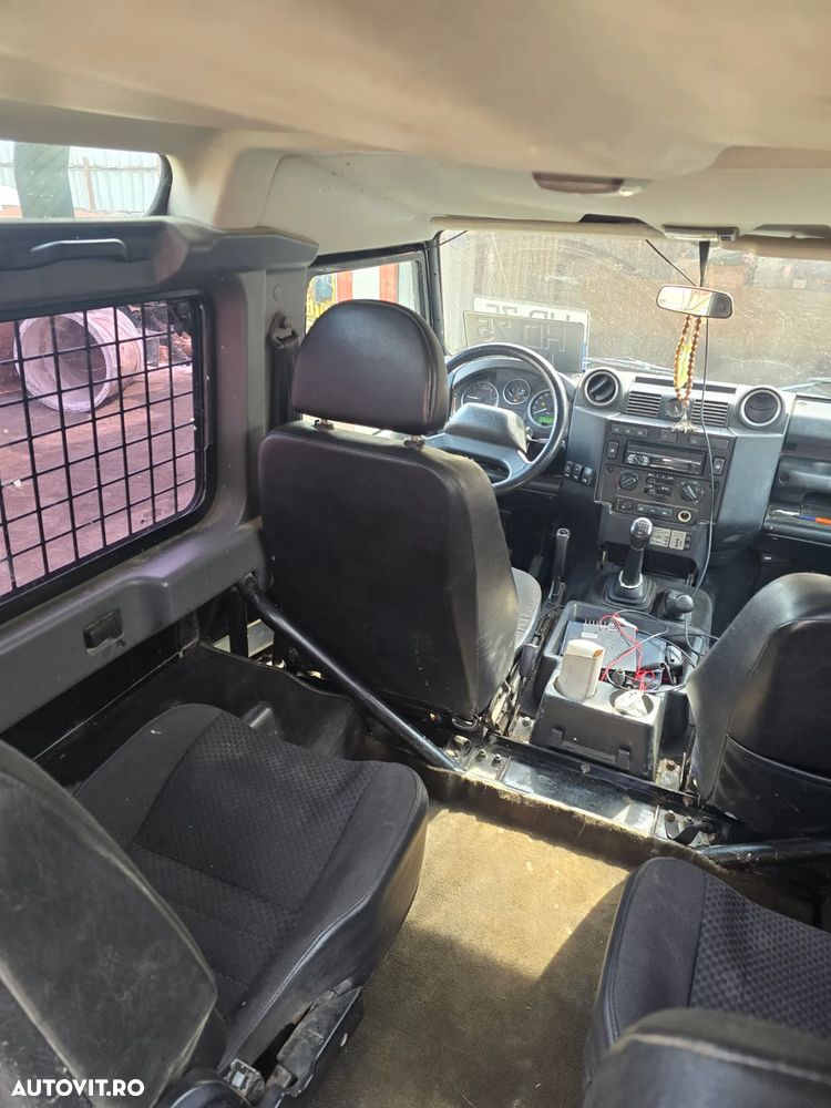Land Rover Defender 90 2.4I S/W SE - 14