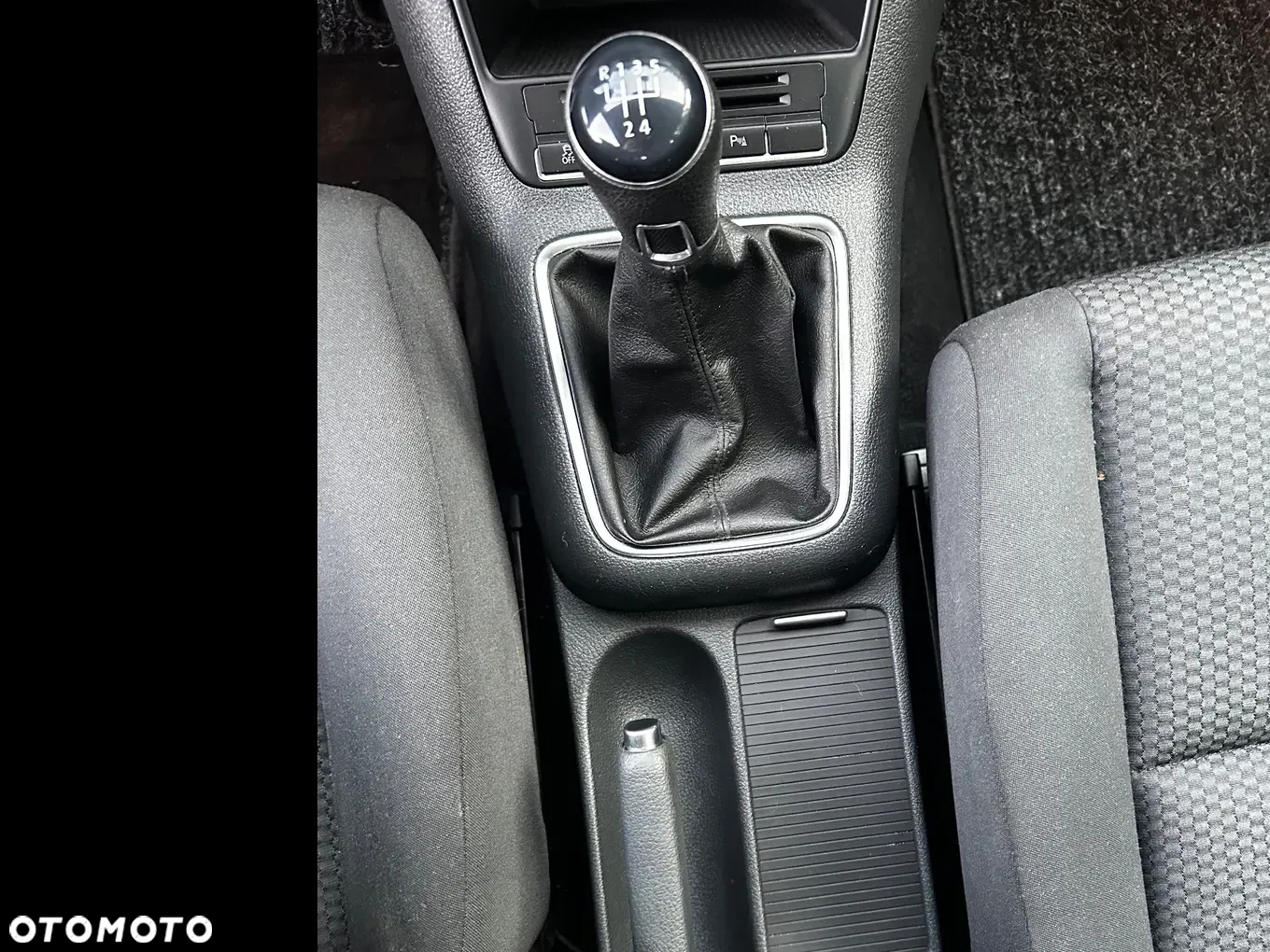 Volkswagen Golf Plus 1.6 TDI BlueMot Comfortline - 30