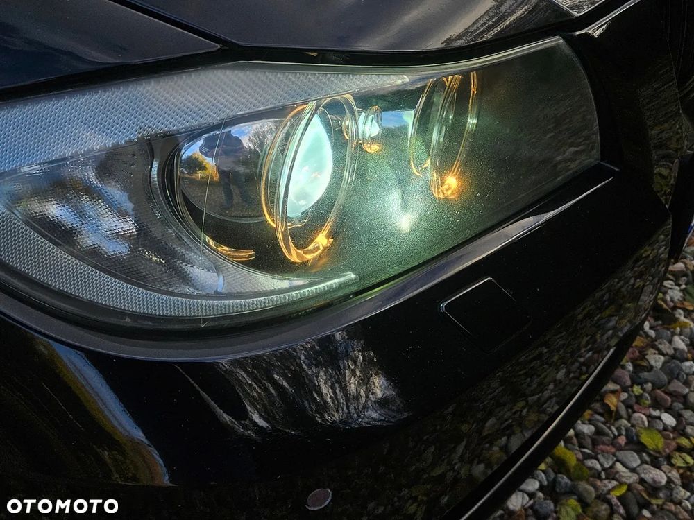 BMW Seria 3 325i Touring - 33