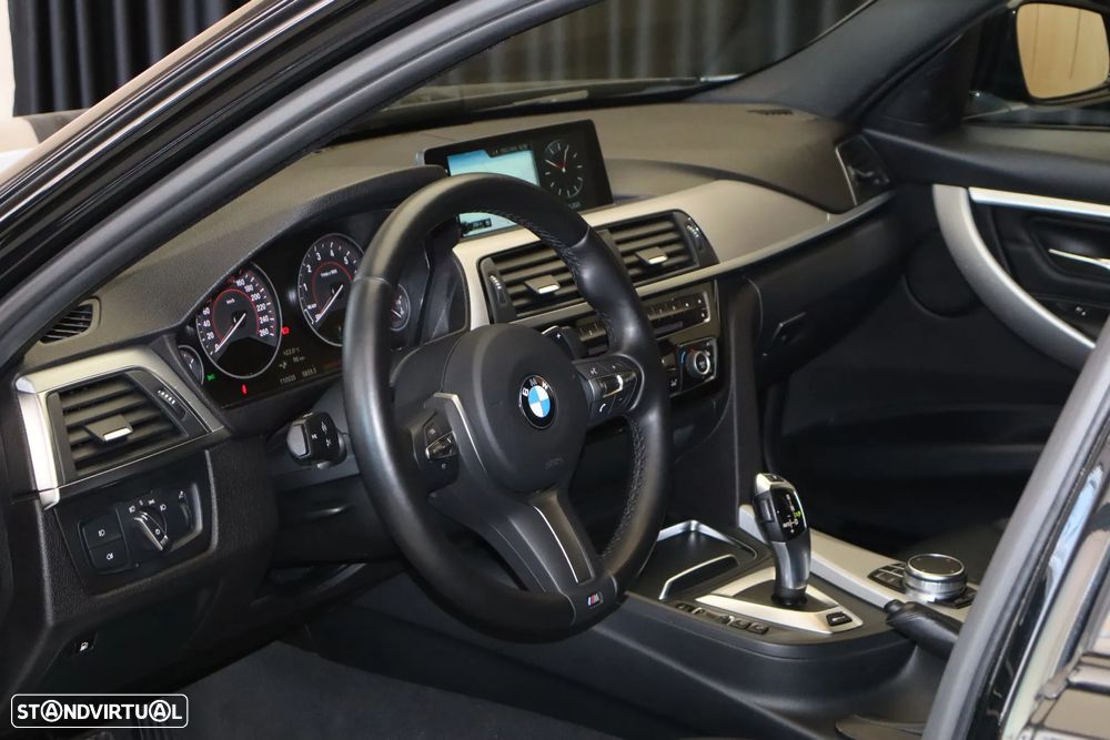BMW 330 e iPerformance Pack M - 23