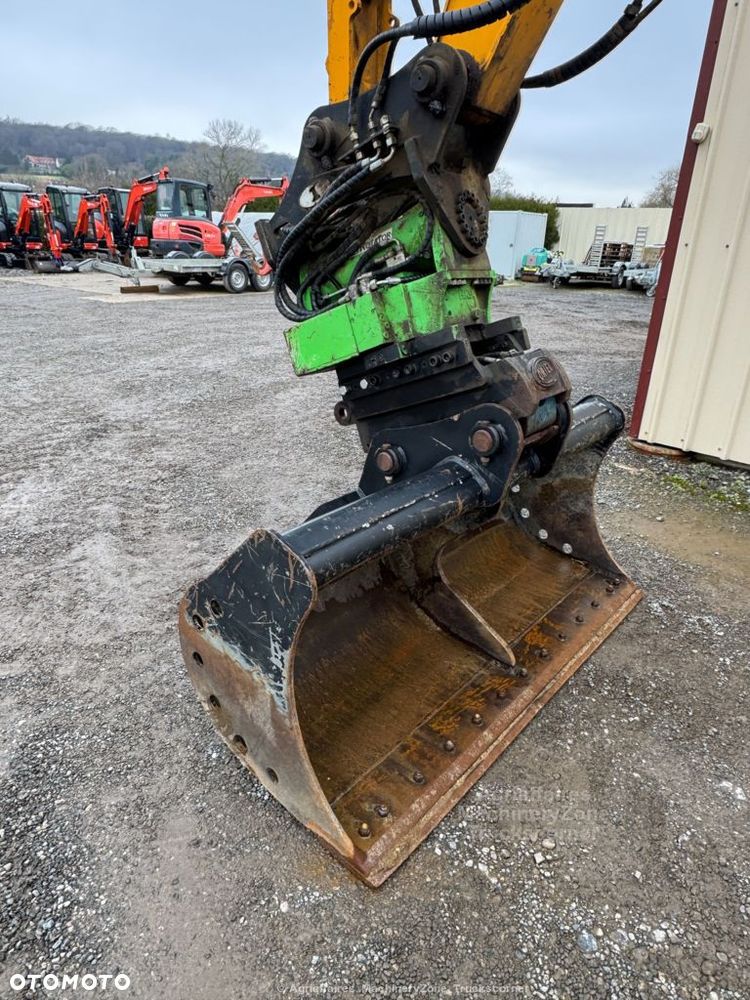 JCB JS 145 W - 11