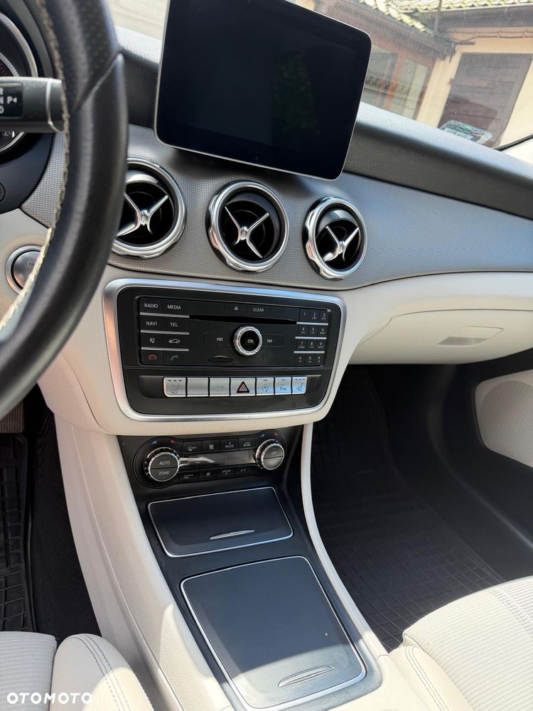 Mercedes-Benz GLA 200 7G-DCT Style - 4