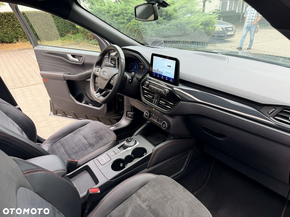 Ford Kuga - 32