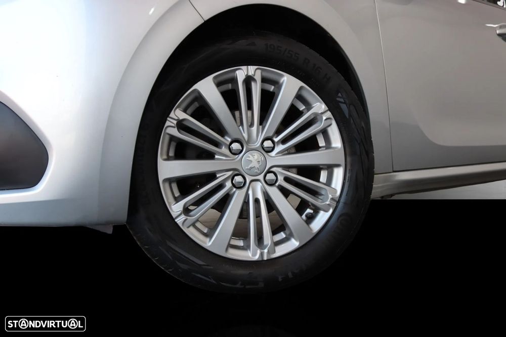 Peugeot 208 - 17