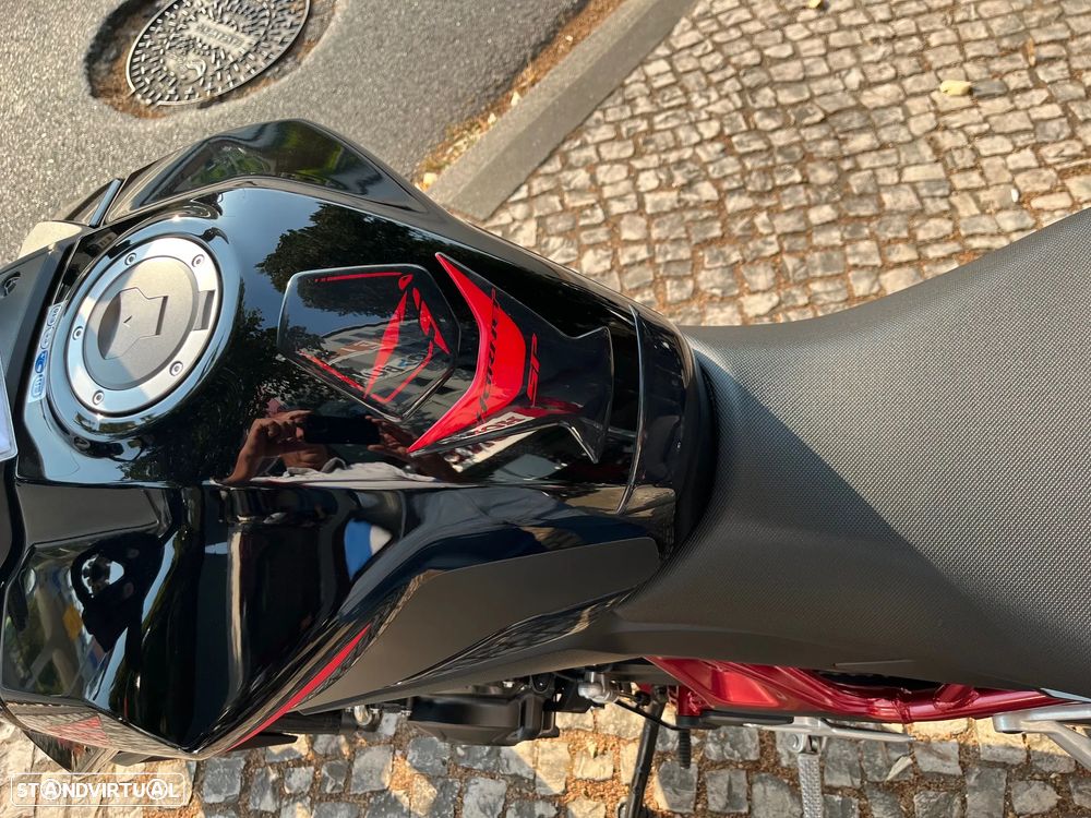 Honda CB 750 HORNET - 11