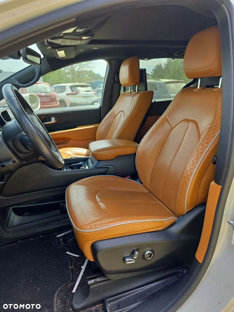 Chrysler Pacifica - 8