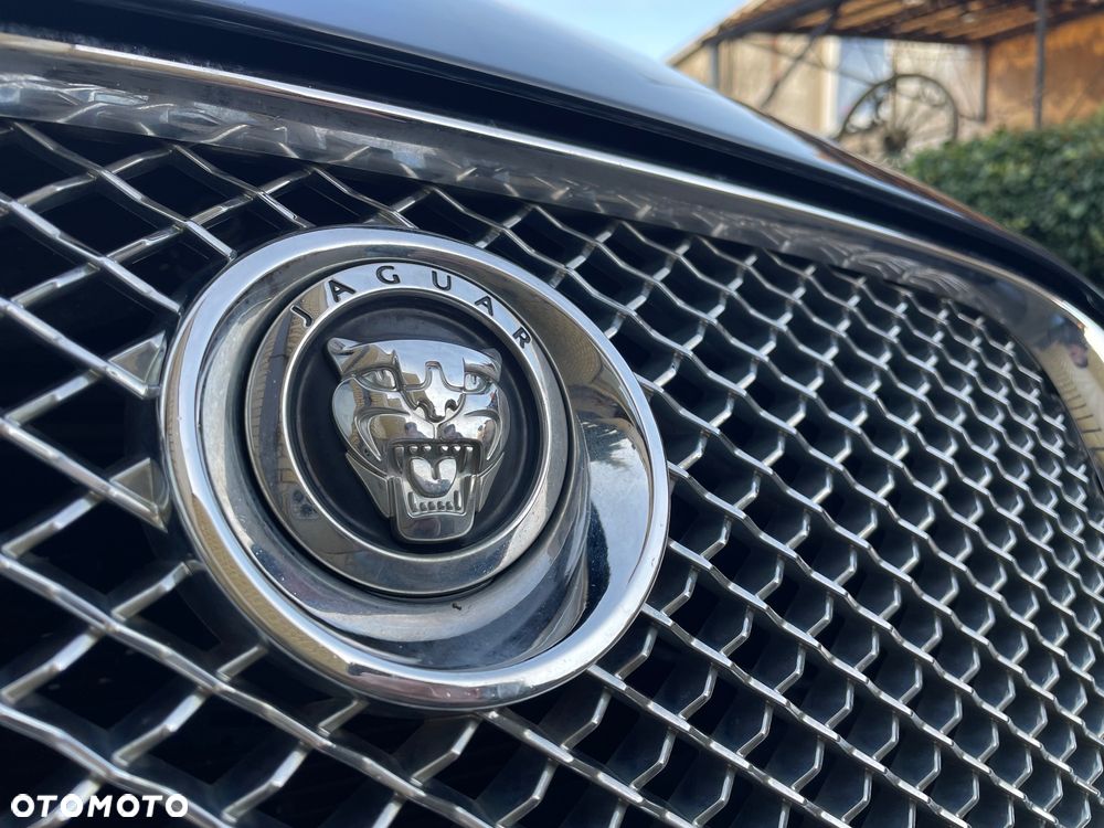 Jaguar XF 2.7 V6 D Premium Luxury - 25