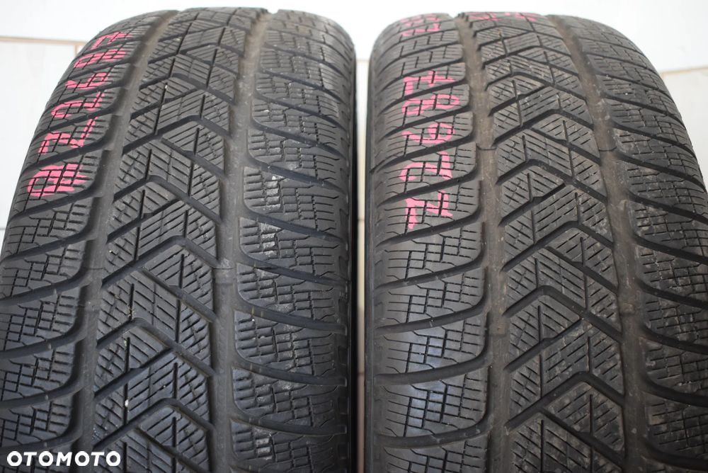 R17 235/65 Pirelli Scorpion Winter - 1