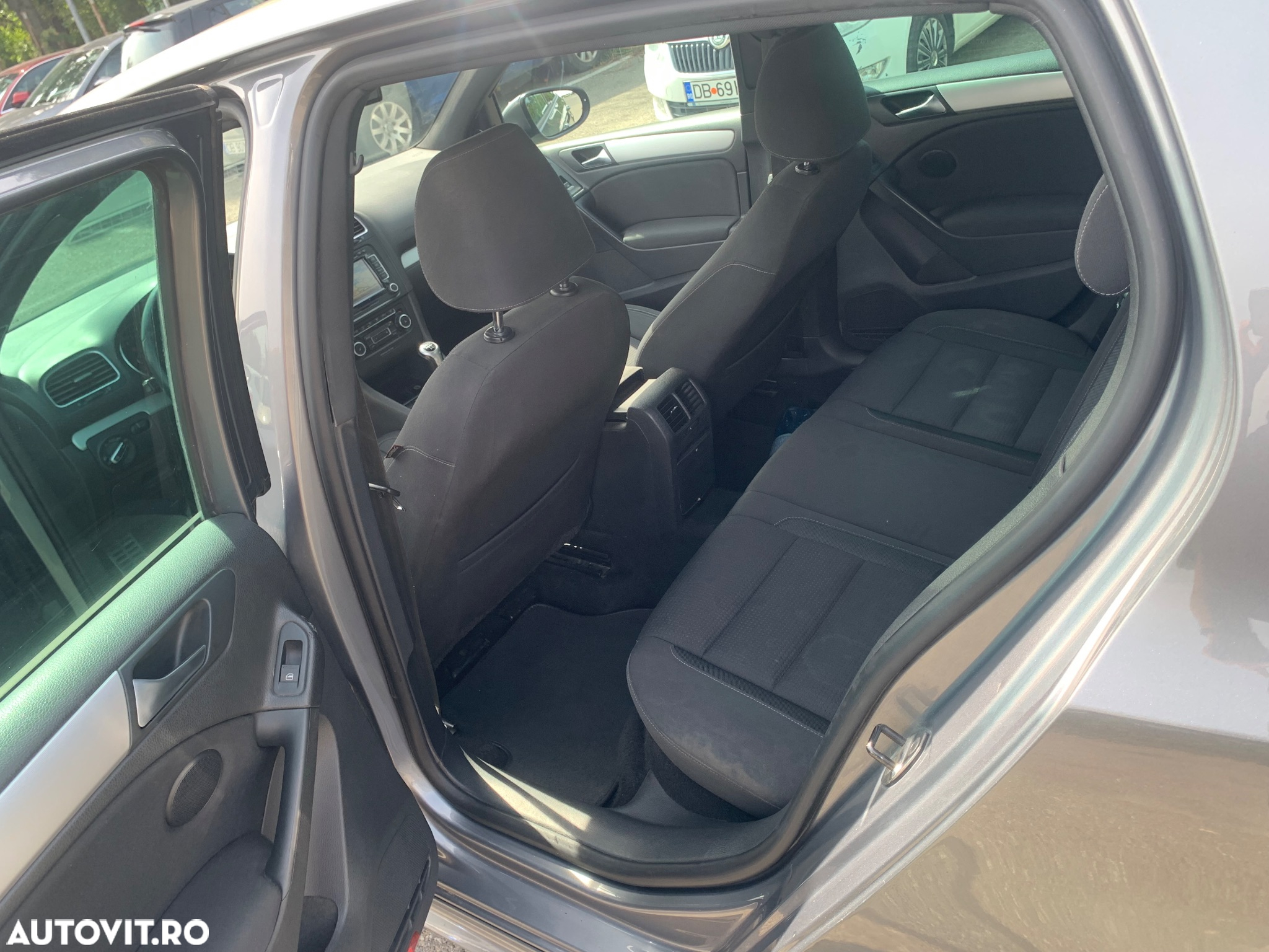 Volkswagen Golf - 10