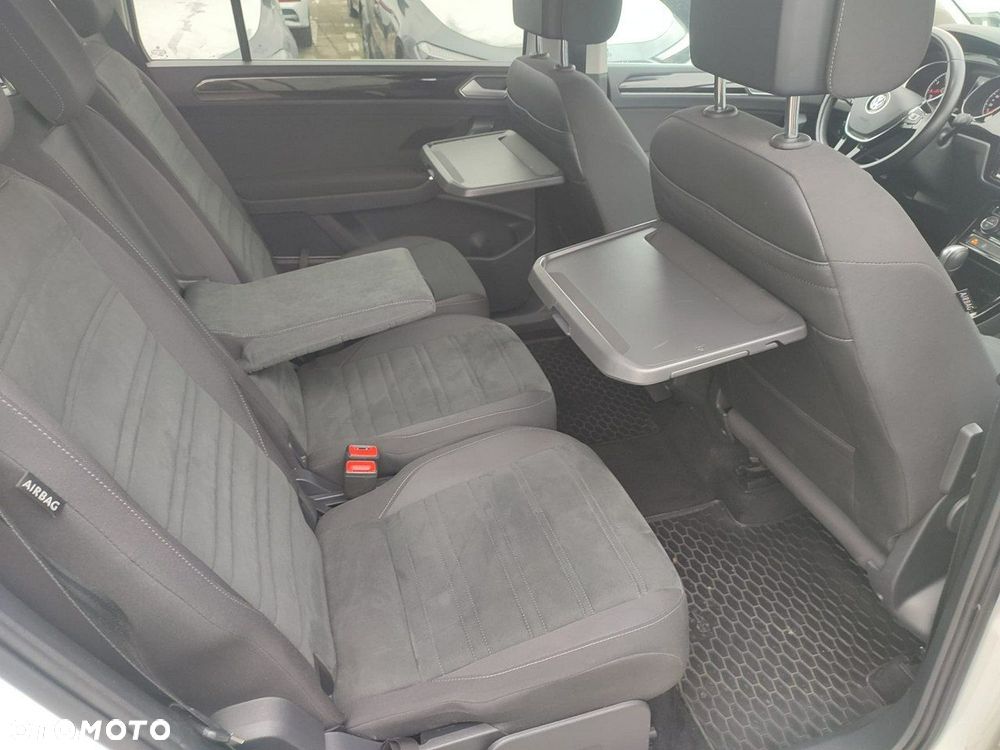 Volkswagen Touran - 32