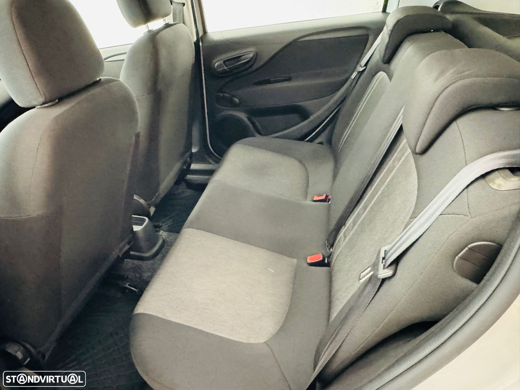 Fiat Punto 1.2 Lounge S&S - 17