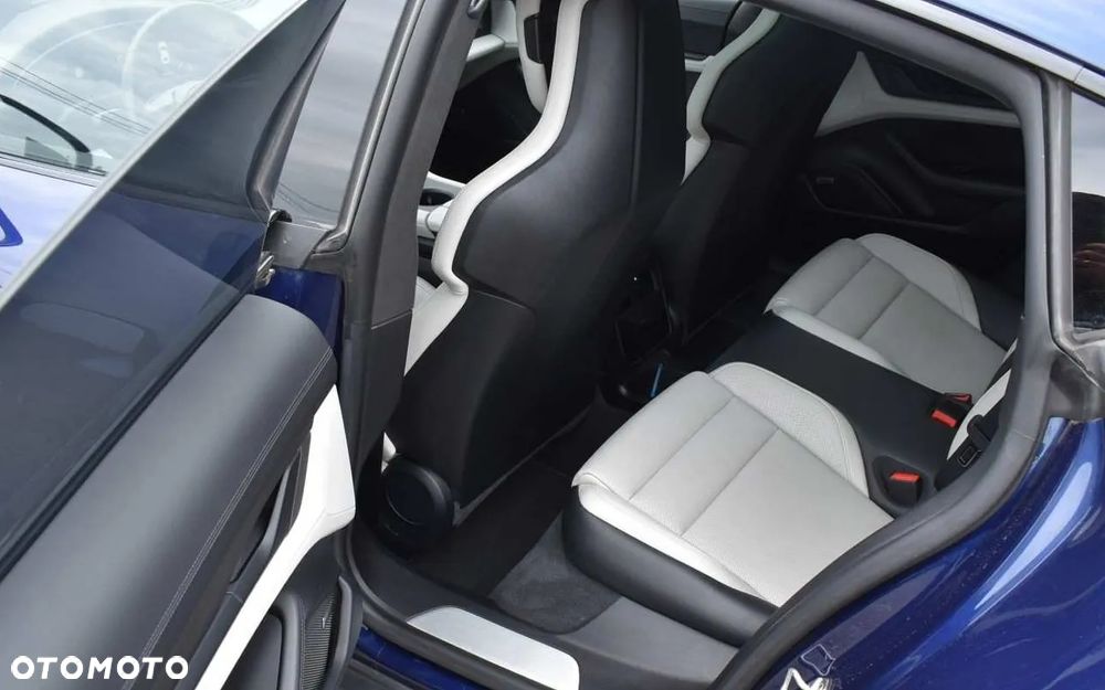 Porsche Taycan Turbo Sport Turismo - 12