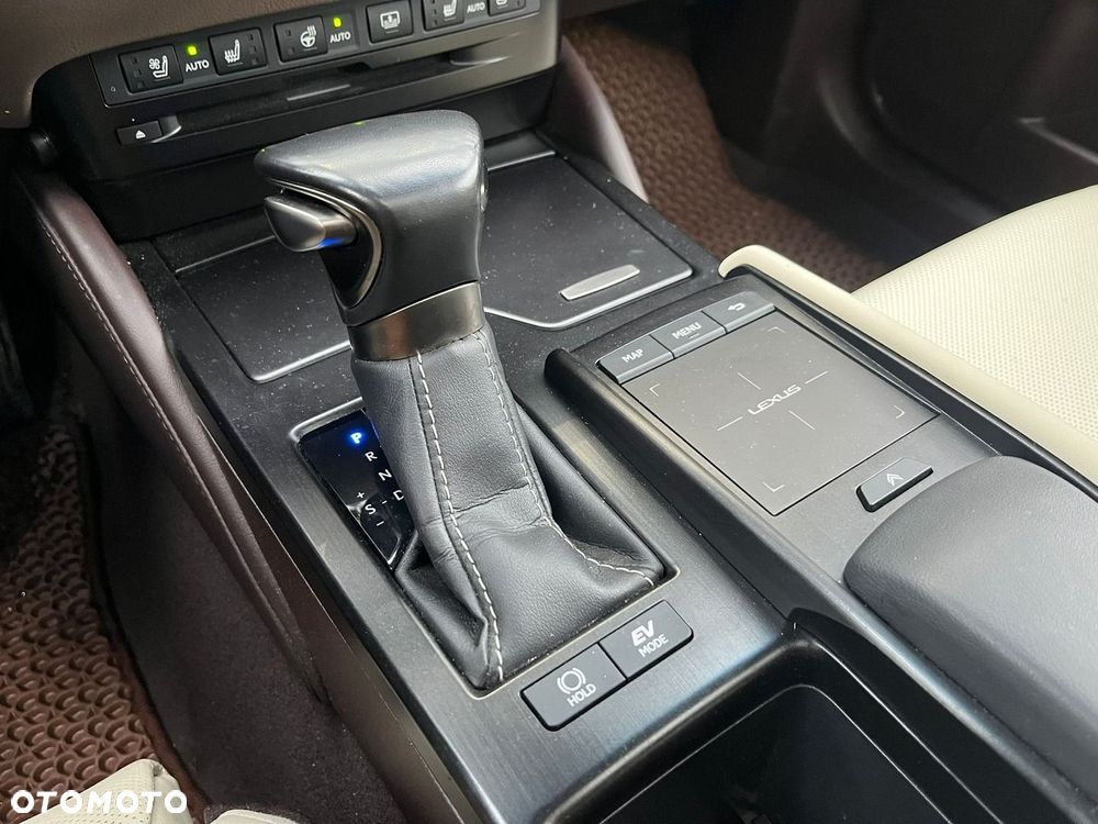 Lexus ES 300h Omotenashi - 20
