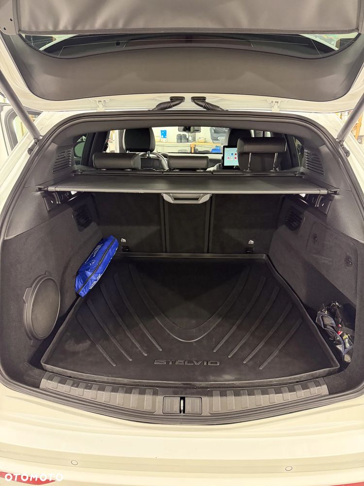 Alfa Romeo Stelvio 2.0 Turbo Veloce Q4 - 17