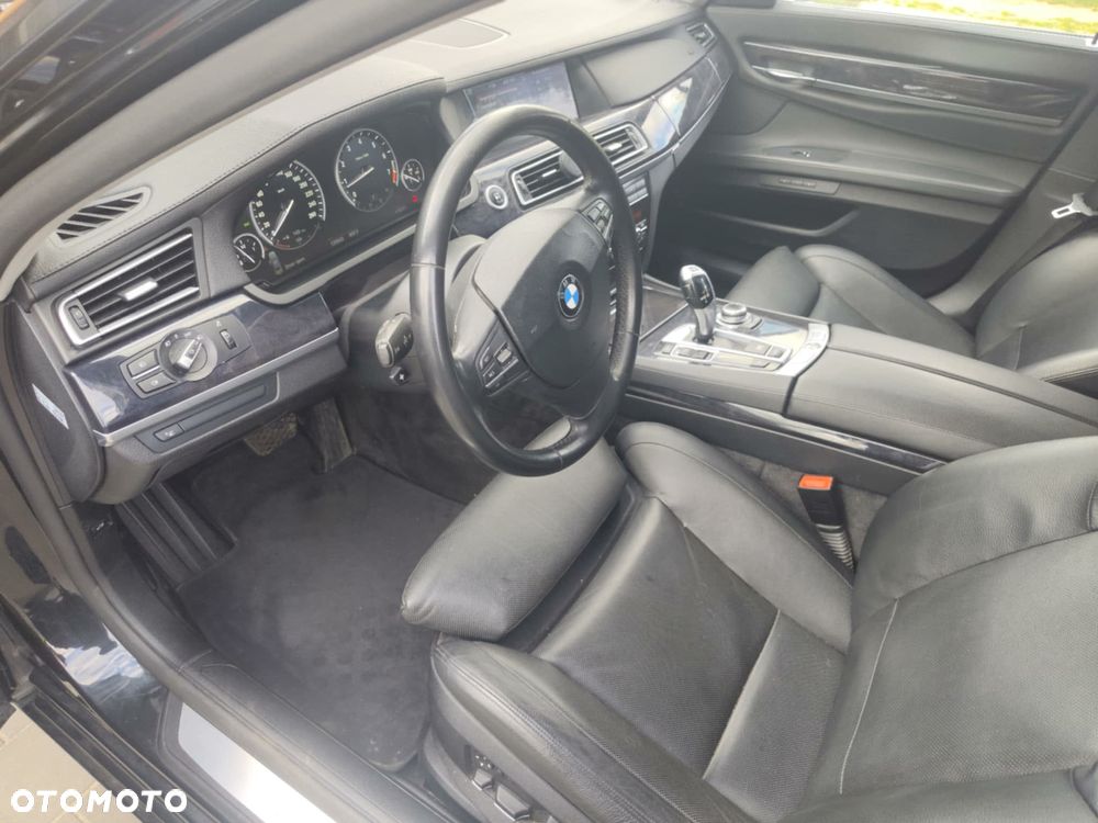 BMW Seria 7 750Li - 9