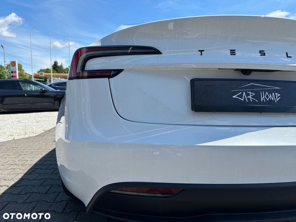 Tesla Model 3 - 10