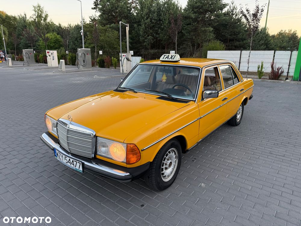 Mercedes-Benz W123 - 1