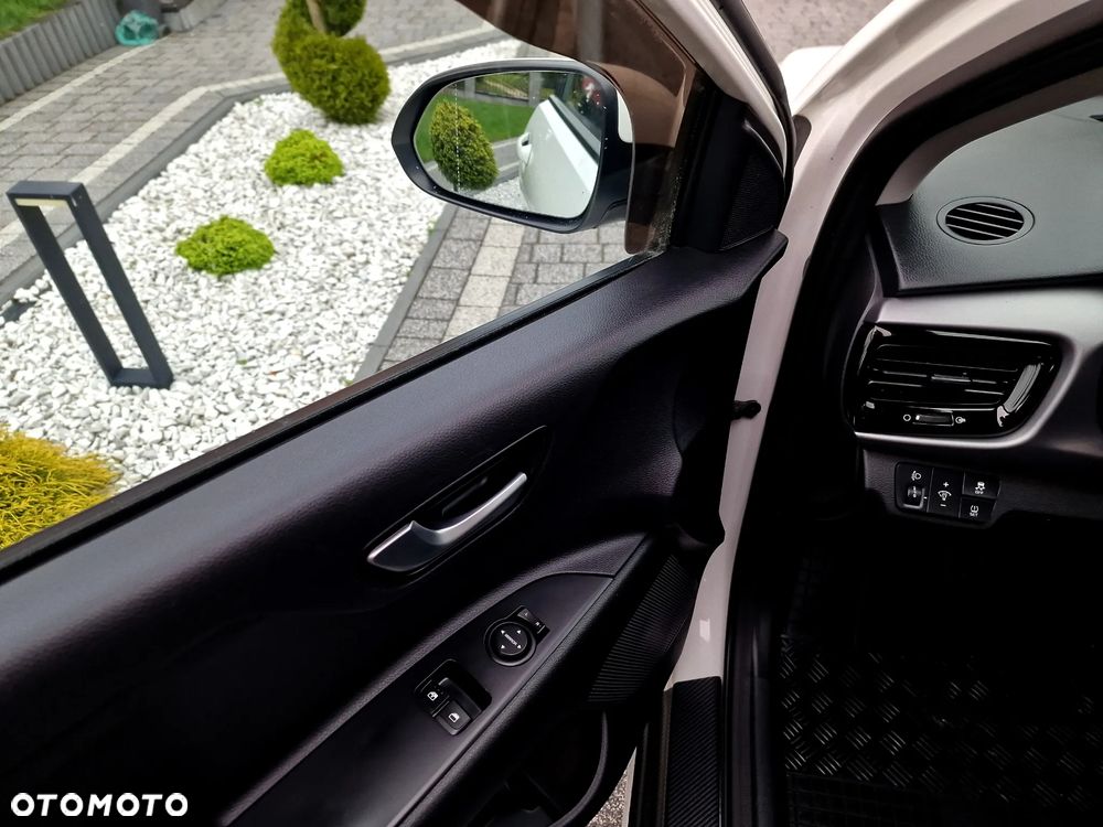 Kia Rio 1.4 L - 25