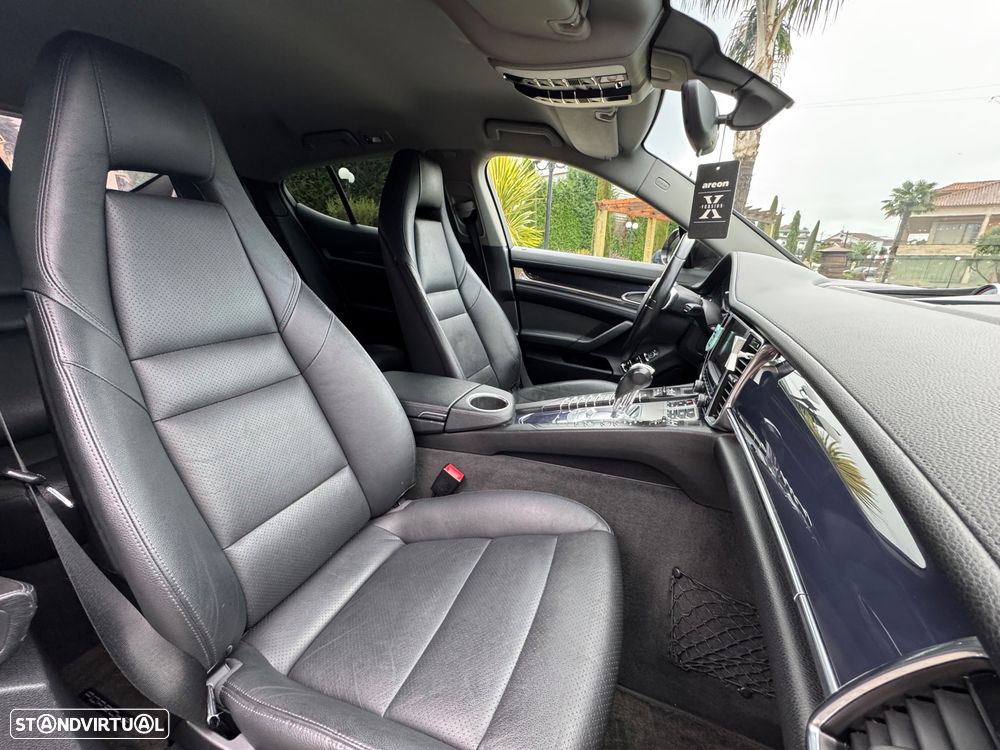 Porsche Panamera 4 PDK Platinum Edition - 8