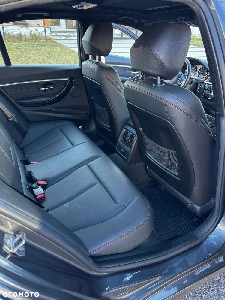 BMW Seria 3 330i xDrive Edition Luxury Line Purity - 29