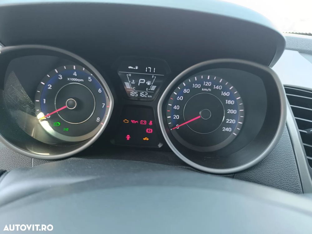 Hyundai Elantra 1.6 MPi Aut. Exclusive - 10