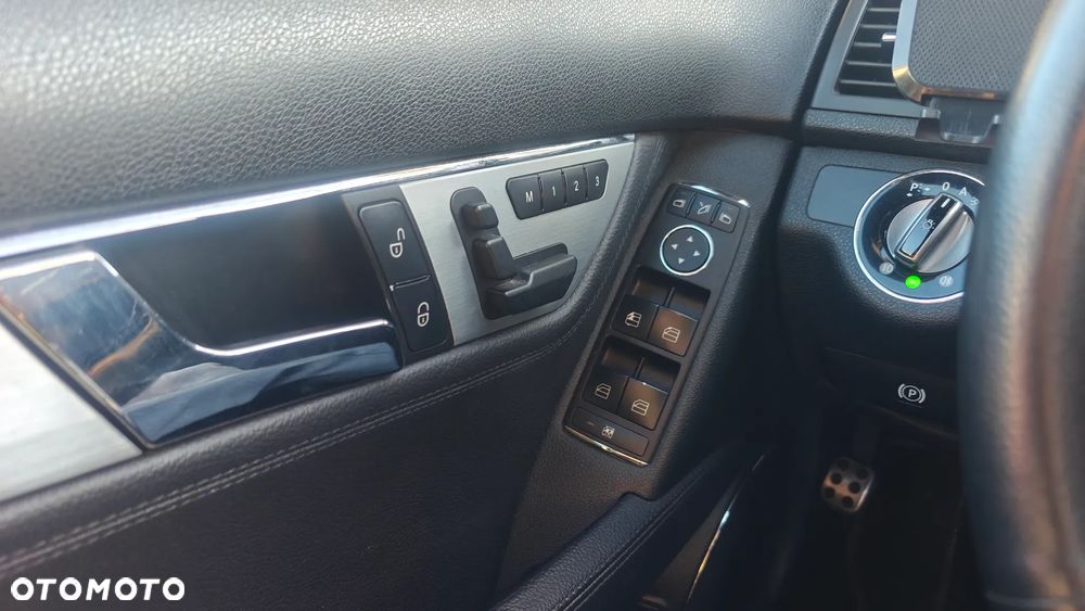 Mercedes-Benz Klasa C 320 CDI 7G-TRONIC Avantgarde - 32