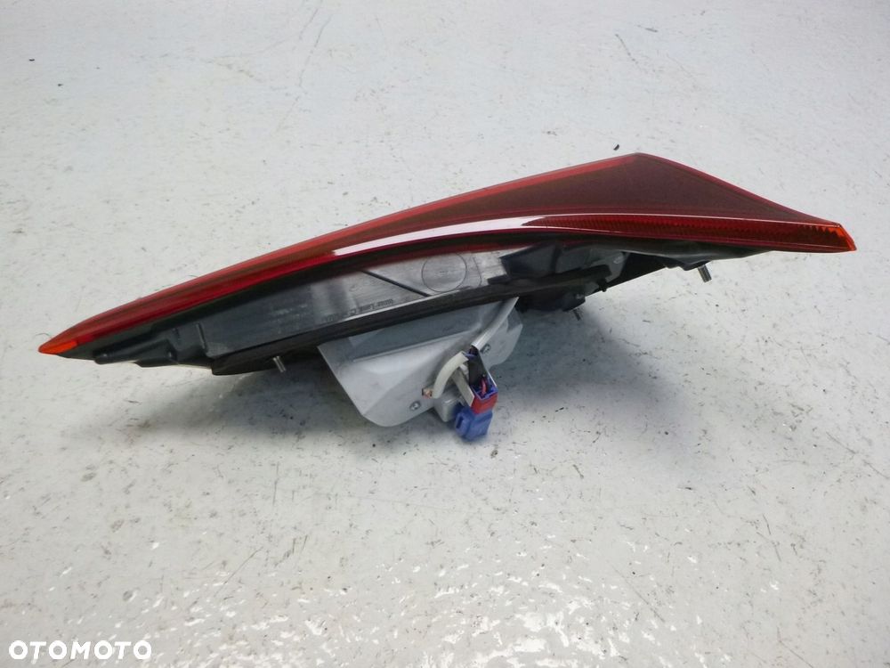 TOYOTA AURIS LAMPA LEWY TYŁ W KLAPĘ LEWA TYLNA hatchback - 11