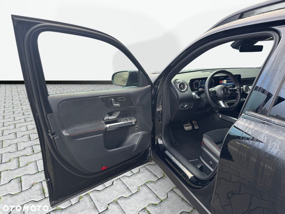 Mercedes-Benz GLB - 11