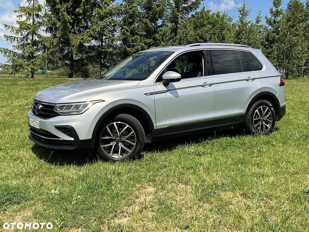 Volkswagen Tiguan - 1
