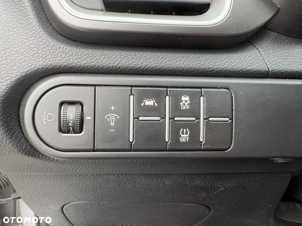 Kia Ceed - 10