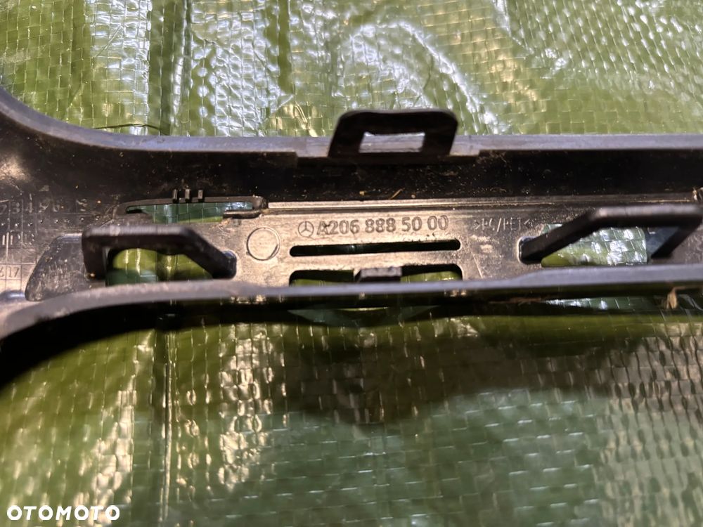 Mercedes C Klasa W206 AMG emblemat atrapa grilla A2068885000 - 3