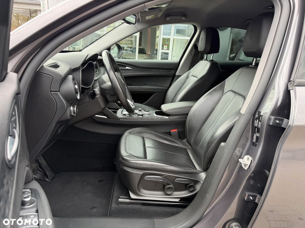 Alfa Romeo Stelvio - 11