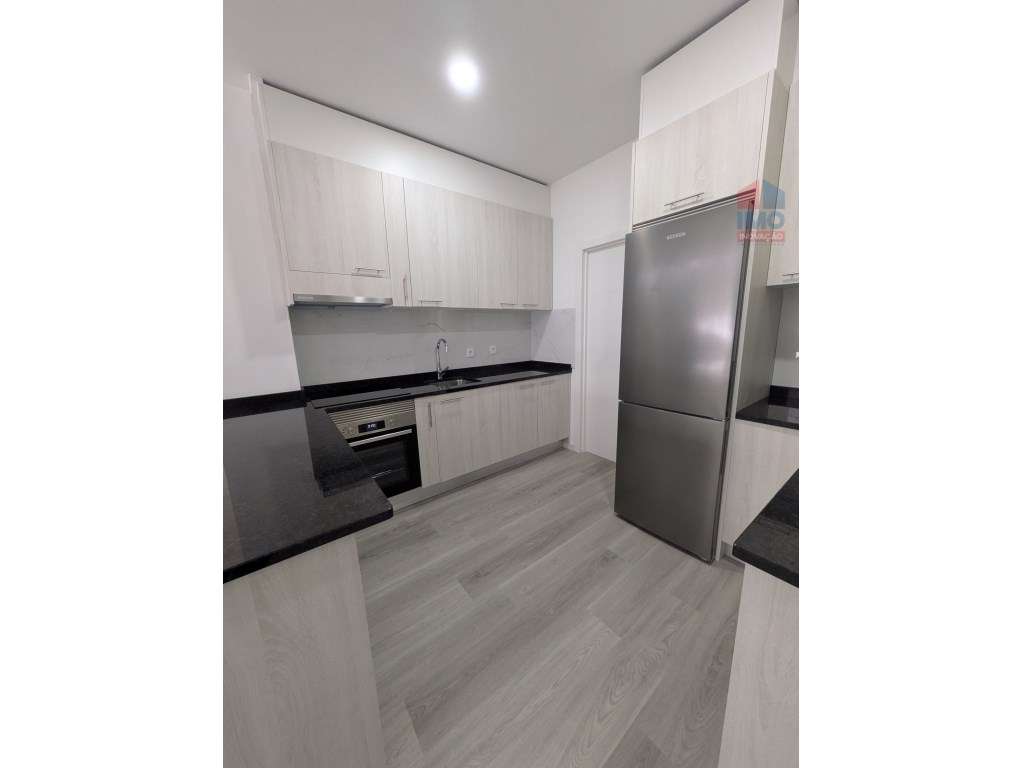 MAGNÍFICO APARTAMENTO T4 PARA ARRENDAMENTO AO QUARTO - Grande imagem: 2/15