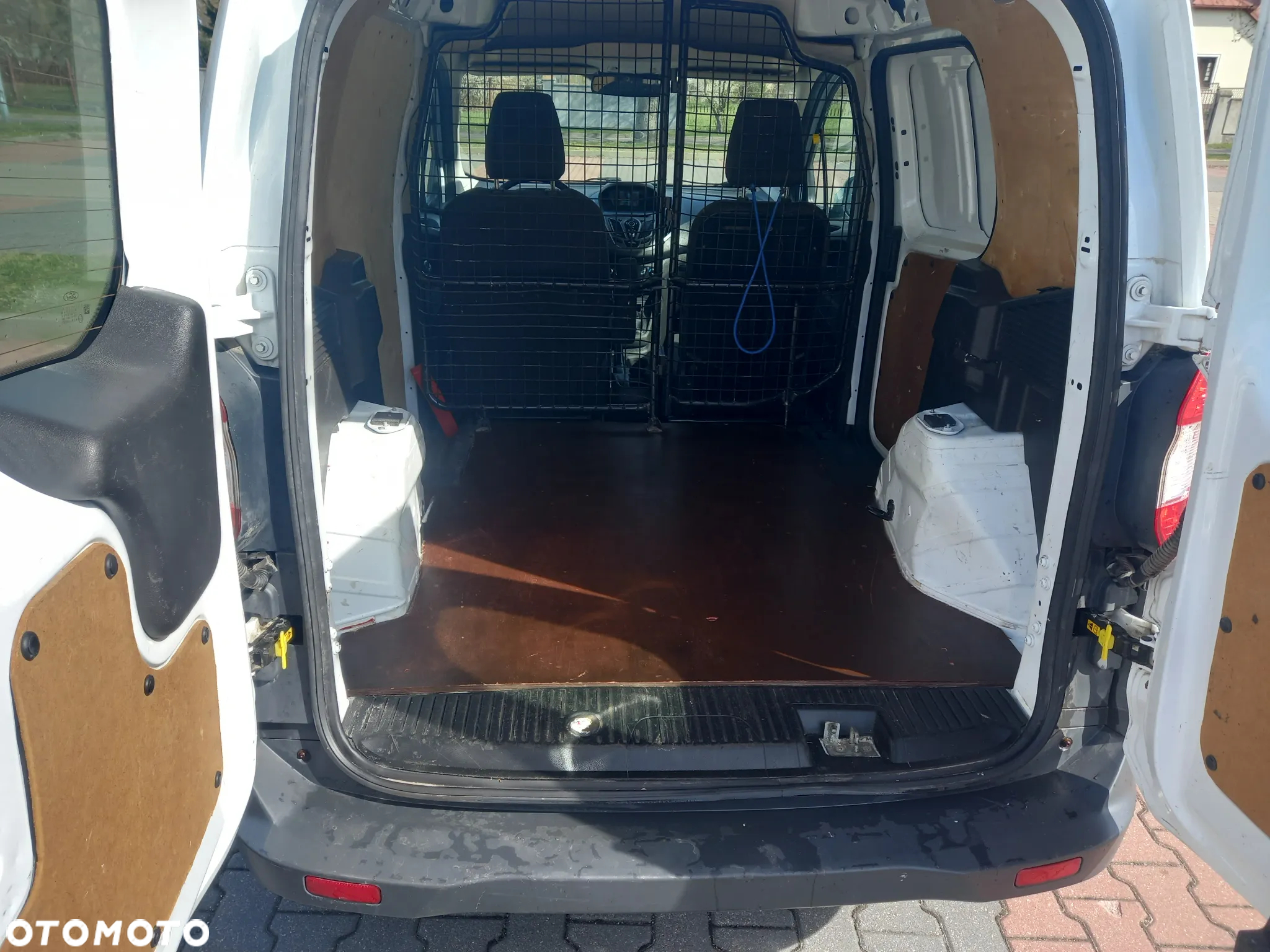 Ford Transit Courier EcoBoost - 6