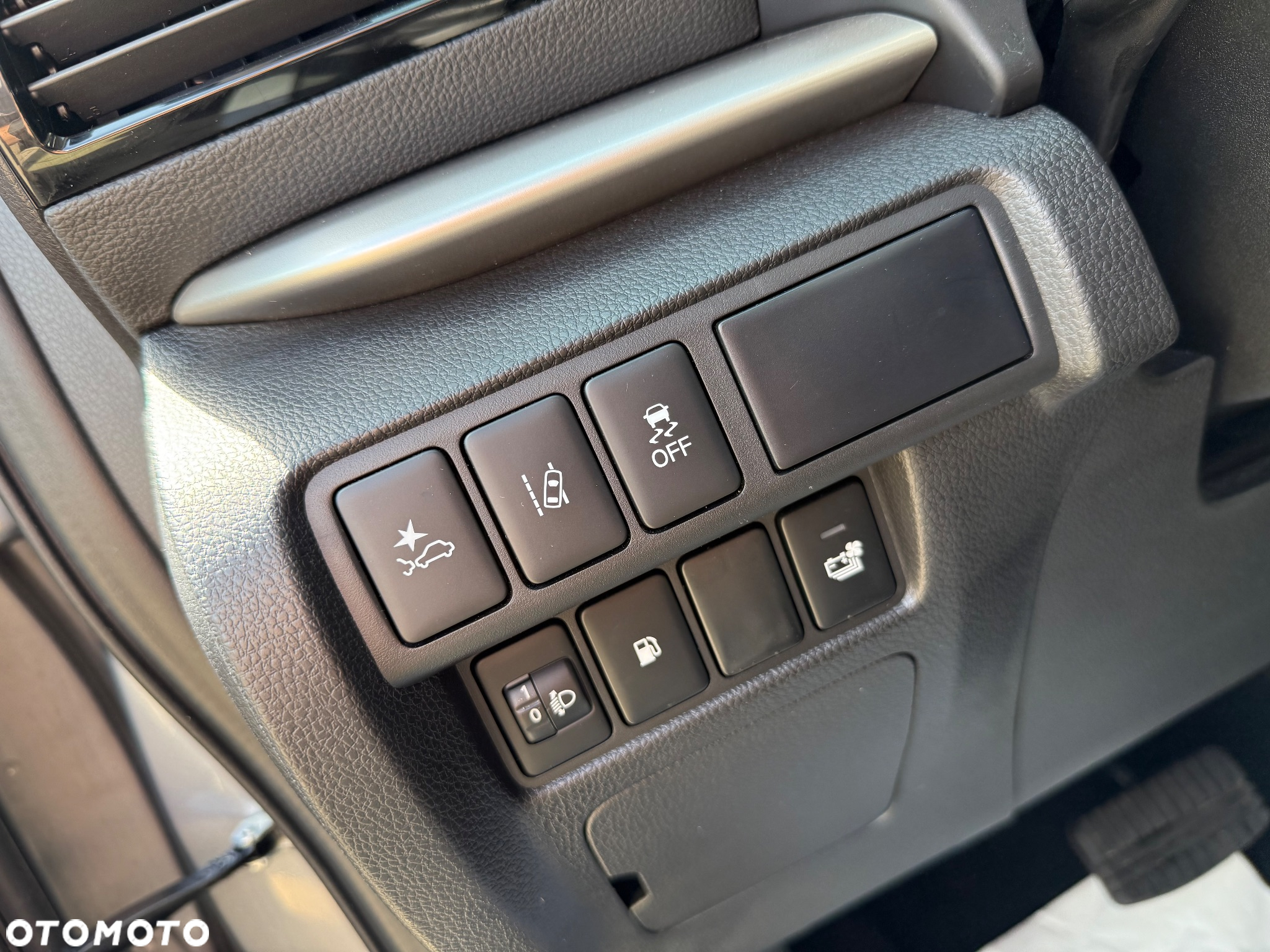Mitsubishi Eclipse Cross Plug-In Hybrid 4WD Basis - 18