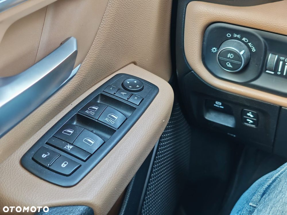 RAM 1500 - 21