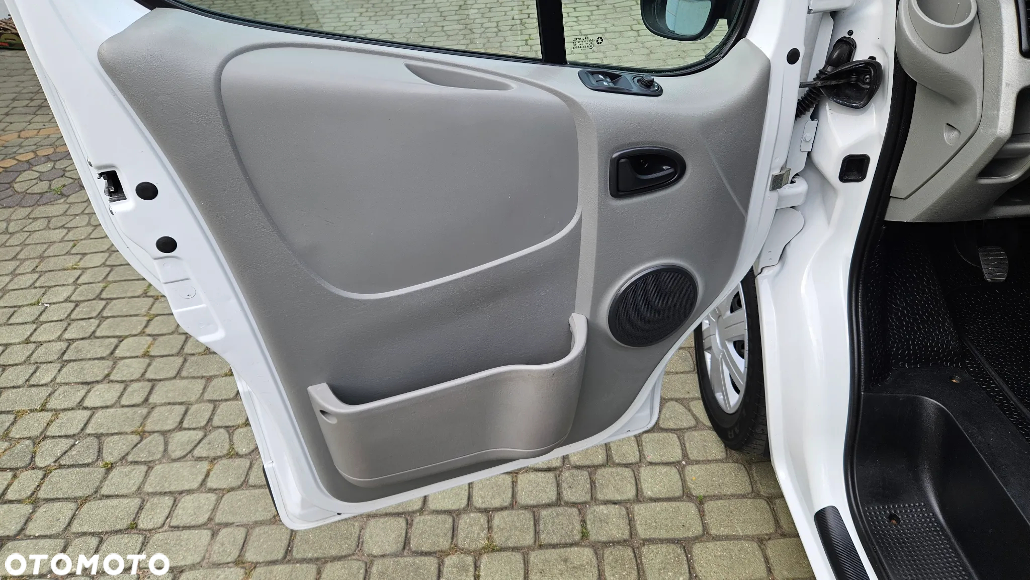 Renault Trafic 2,0 DCI - 12